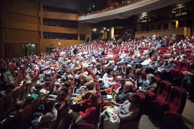 Photo du grand théâtre du TSQY avec du public