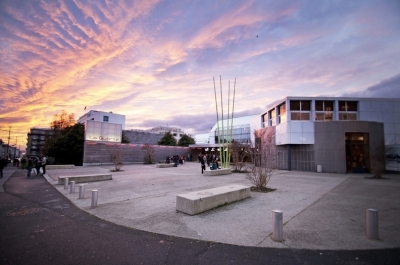 Le parvis du Quartz
