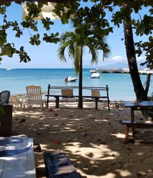 Vue du restaurant en bord de mer " Chez Henri " - Saint Louis, Marie Galante