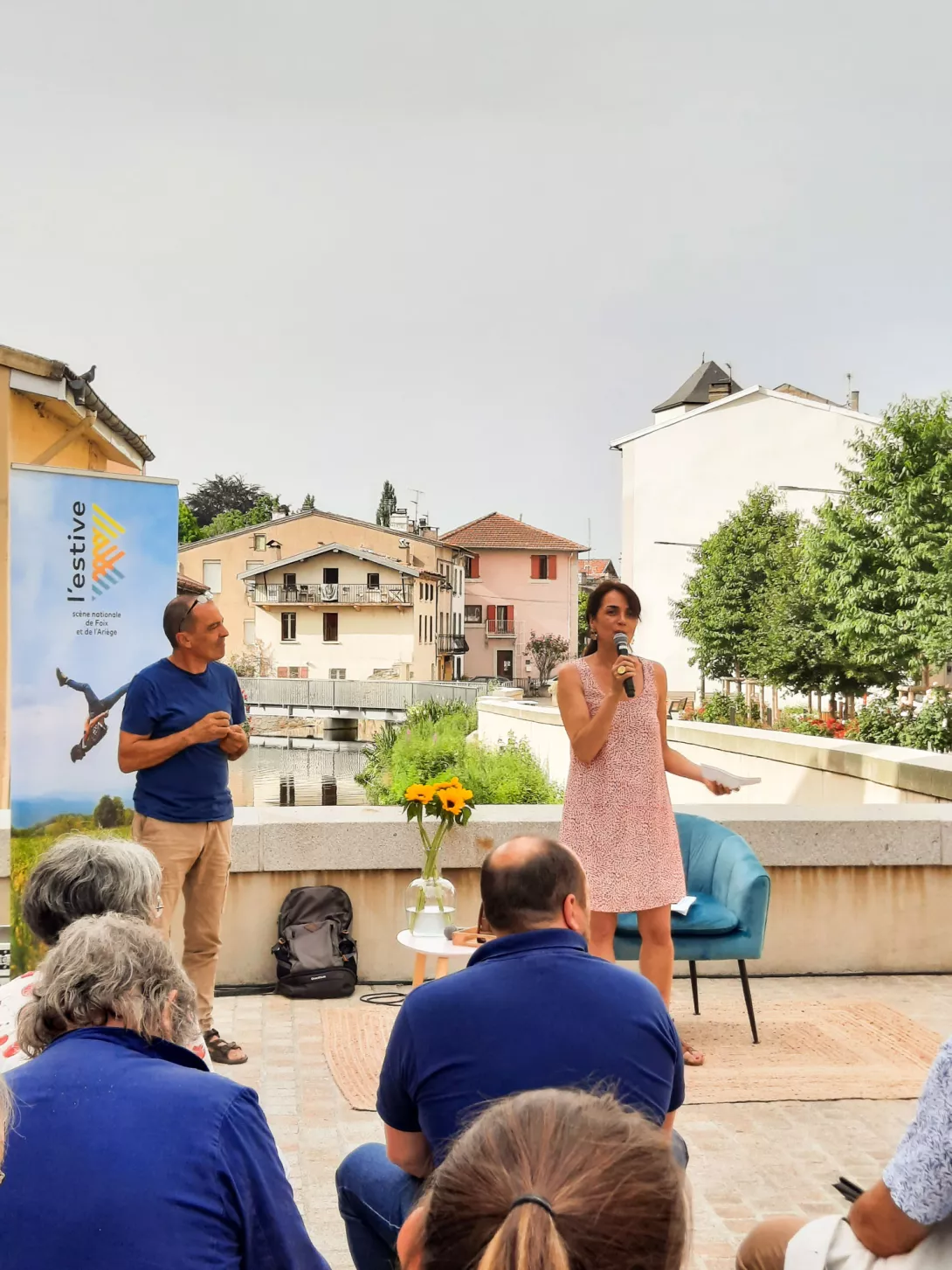 Ciné-conférence de Daniel Estevez, en plein air à Lavelanet, avec le CAUE et le Syndicat des architectes de l'Ariège