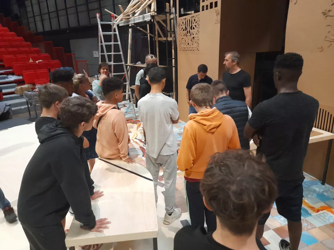 Visite du Théâtre et du décor de "L'oiseau de Prométhée"