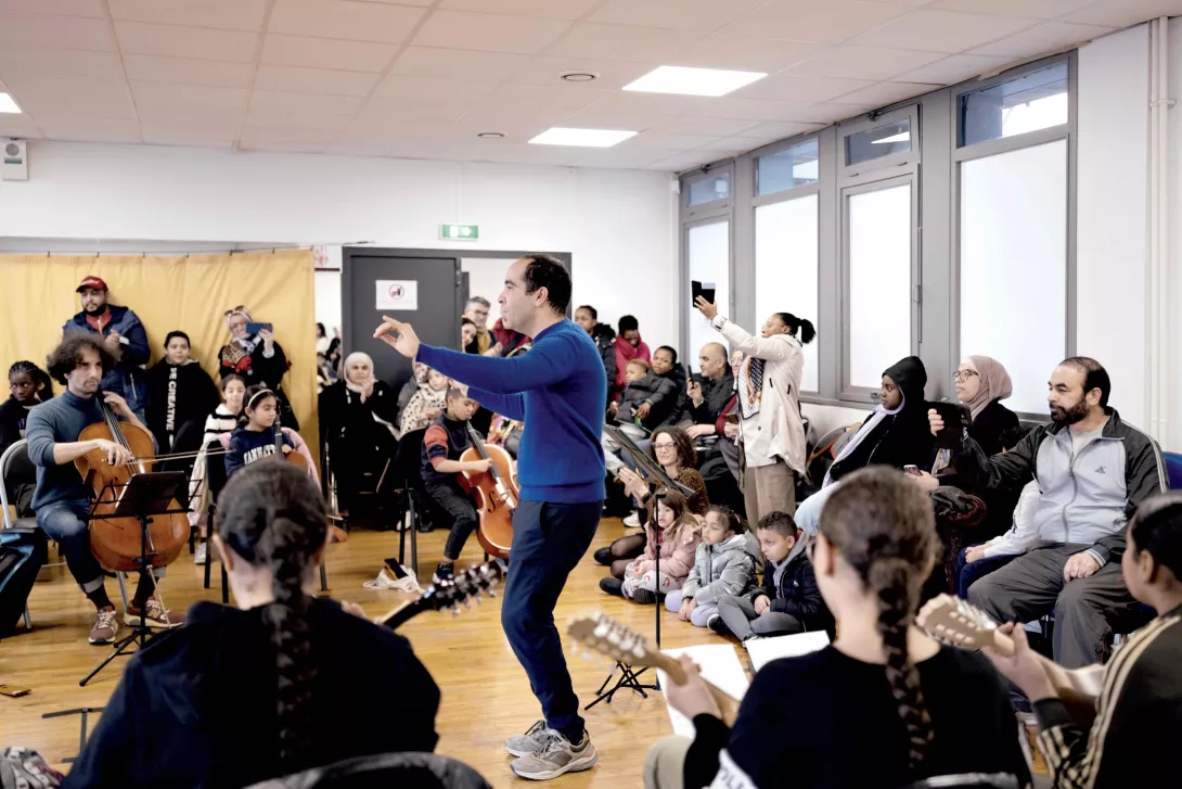Depuis le début de la saison, les musicien·nes en herbe se retrouvent chaque mardi soir à l'École Busserine pour répéter en pupitre (mandolines, violoncelles et percussions), puis en tutti... Janvier > mars 2025 © Yohanne Lamoulère