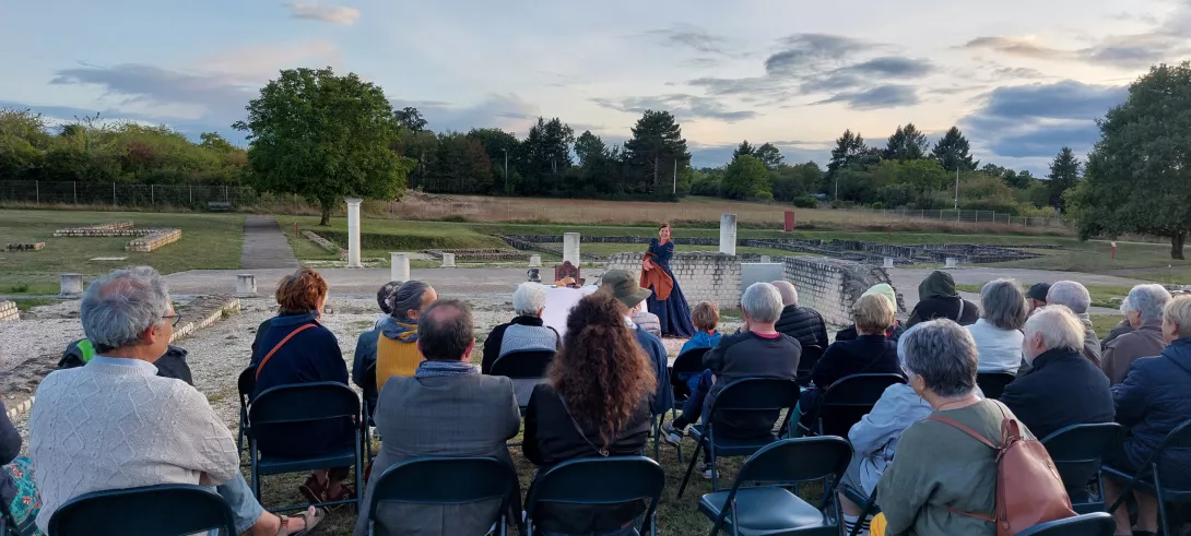 Conférence sur l’Amour Courtois à la fontaine antique du musée d'Argentomagus