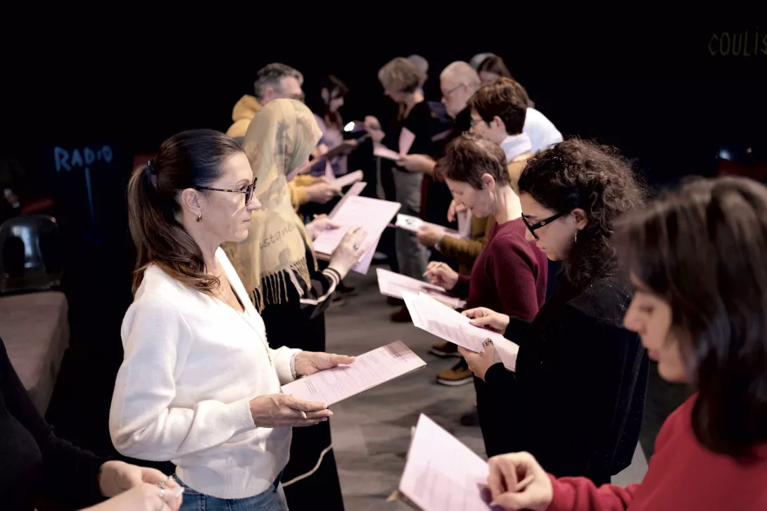 Sorties de résidence La même chose mais pas tout à fait pareil, d’Anne-Sophie Turion, à destination de 150 personnes, sur quatre sessions. - 9, 11, 13 & 14 janvier 2025 • Mais aussi... un Bon Moment dans le cadre de CHRONIQUES – Biennale des Imaginaires Numériques, avec la participation de professionnel•les de l’ONDA - Office National de Diffusion Artistique - Jeudi 16 janvier 2025 - Studio du ZEF - © Yohanne Lamoulère