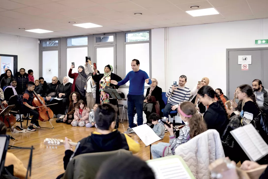Depuis le début de la saison, les musicien·nes en herbe se retrouvent chaque mardi soir à l'École Busserine pour répéter en pupitre (mandolines, violoncelles et percussions), puis en tutti... Janvier > mars 2025 © Yohanne Lamoulère