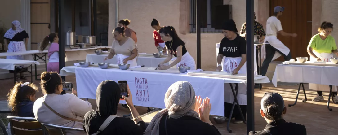 © Sébastien Normand Performance La Pastasciutta Antifascista de Casa Cervi de Floriane Facchini, avec les sfogline de La Manifattura